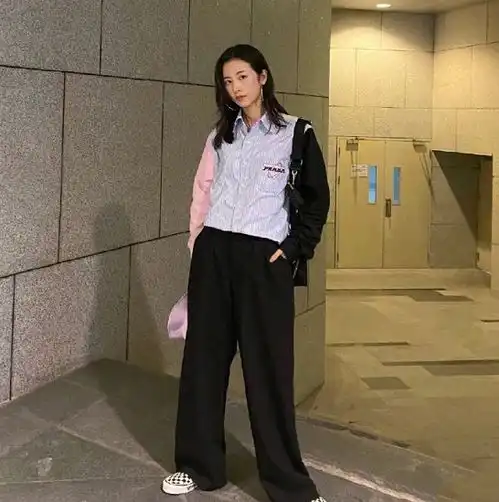 周雨彤的私服也太撩了吧帅中带甜有亮点,满屏的街头风