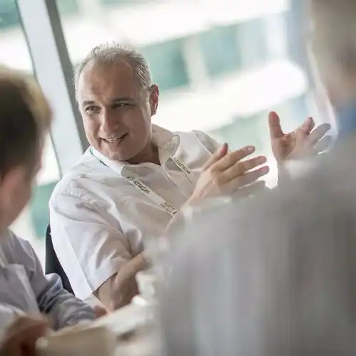 我差点登上那班飞机...幸运男子迟到两分种逃死劫与死亡班机擦肩而过,成唯一生还者...
