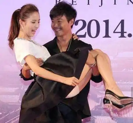 盘点明星公主抱,只有最后一个能跟迪丽热巴比,罗云熙过分了
