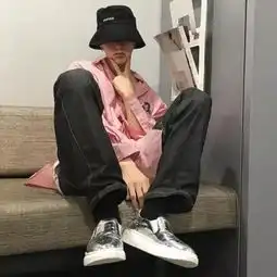 男生头像你啊年少有为而我年幼无知所以我们之间才不可能吧
