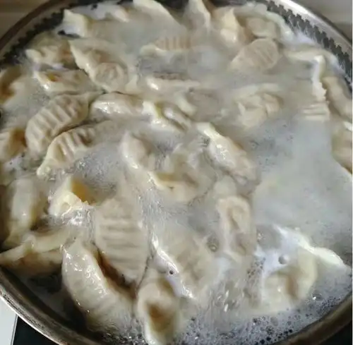 夏天,这菜使劲吃,一解暑二强骨骼三增免疫,包饺子吃太香了
