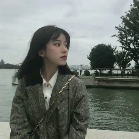 做一个小气的女人,男人才会更爱更爱你哦
