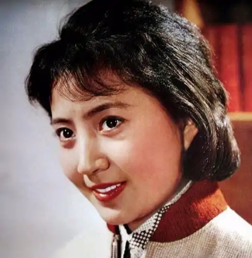 她是演农村女孩专业户,在事业巅峰期退休,因太美,拍戏不用化妆
