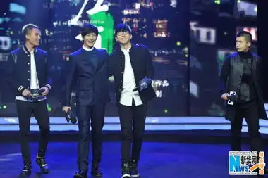 左耳首曝鲜肉男主苏有朋大赞赵薇致青春
