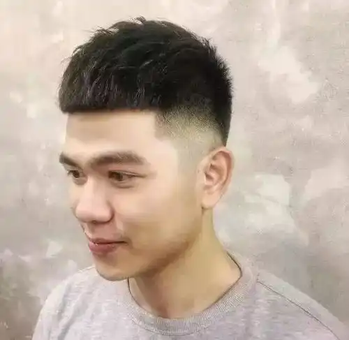 告诉你顾客头发发质硬的男士,就做这几种发型

