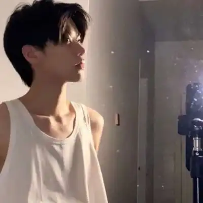 小鹿真人高冷男头怀揣希望去努男生头像我要个性网
