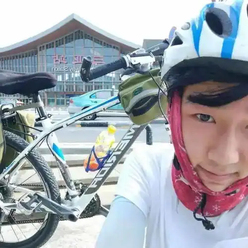 18岁前走遍全国100座城市追光男孩真的做到了
