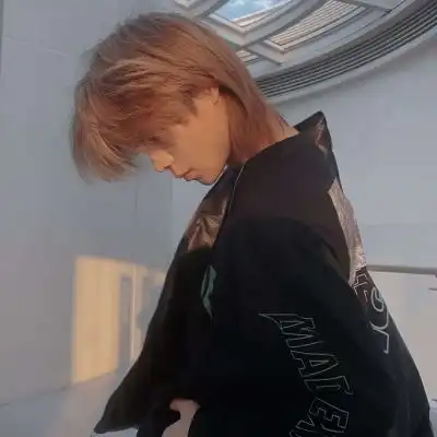 抖音超火的男生帅气不露脸的头像热情耗尽只剩冷漠