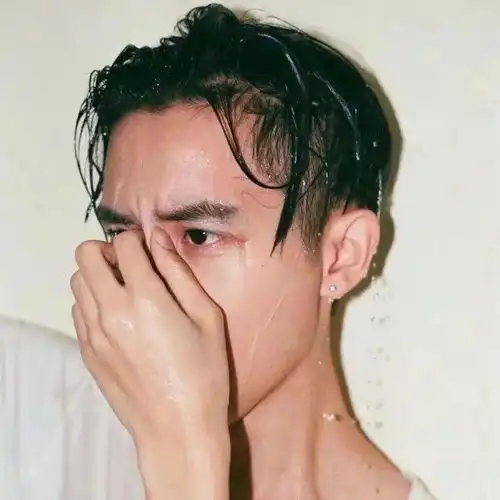 男生头像想好好的爱一个人
