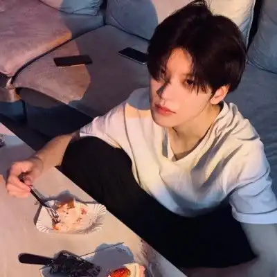 ins超帅气的男生头像
