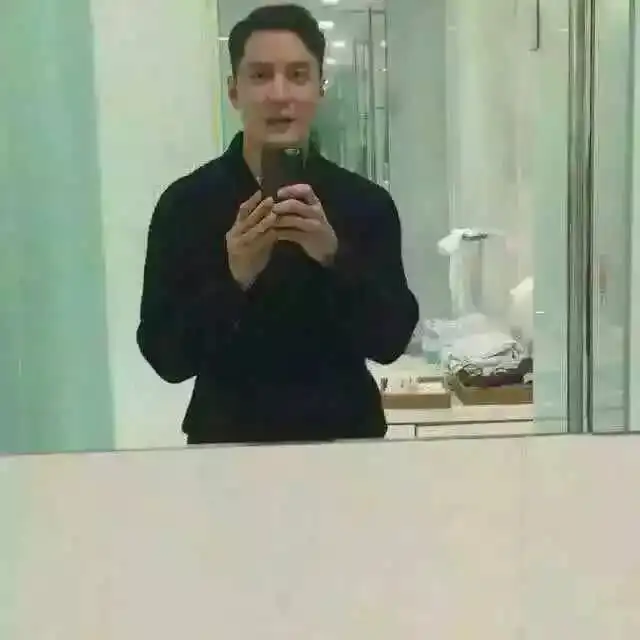 终于,吴彦祖也没逃过赵本山定律
