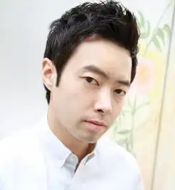 成熟男士短发造型感觉帅气又稳重
