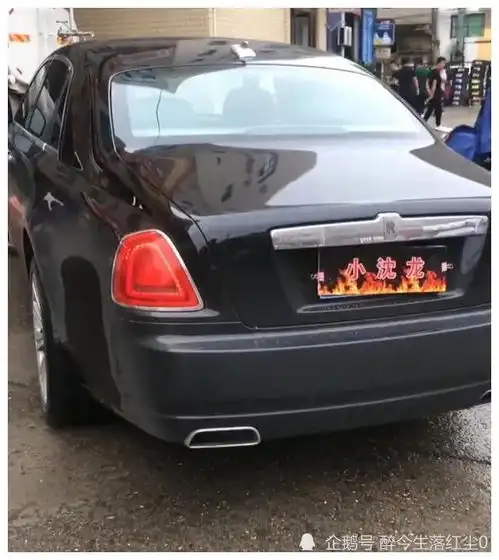 不开豪车都不好意思说是赵本山徒弟看徒弟们座驾还说赵本山抠吗
