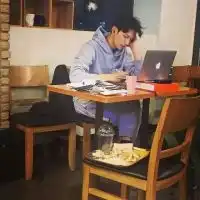 男生真实头像生活照爱情是个梦
