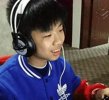 职业选手都打不过的天才少年,因自大被打入冷宫,如今无人问津
