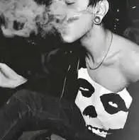 吸烟的男头像谁有

