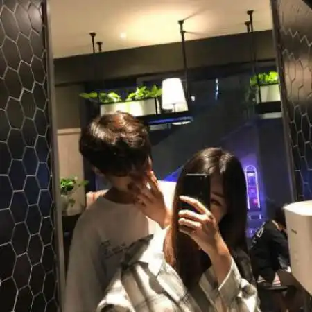 超拽的情侣头像一男一女傲气长在骨子里
