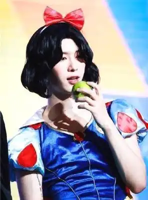 男星女装照鹿晗可爱,范丞丞颜值高,邓伦浑身肌肉很抢镜
