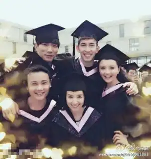 盘点明星毕业学士照赵薇卖萌刘诗诗素颜清秀
