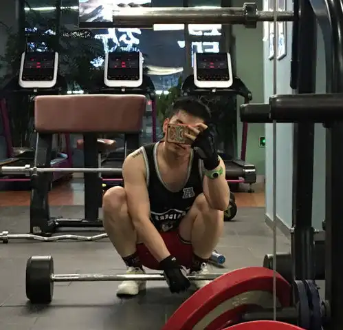 27岁肌肉大男孩,用超自律地健身撸铁,打造自由生活和健壮体魄
