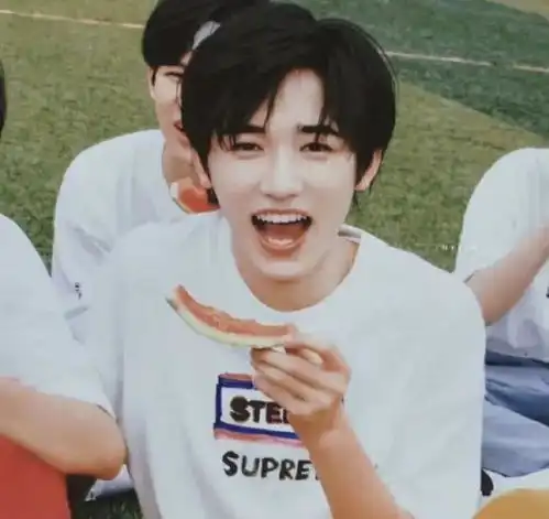 宋亚轩头像合集风趣,呆萌
