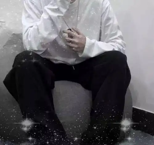 微丧男生头像,你的世界太拥挤,没有我也合情合理
