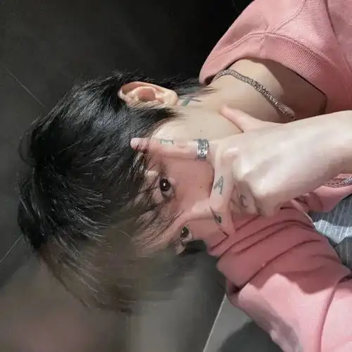 清新多样的男生头像
