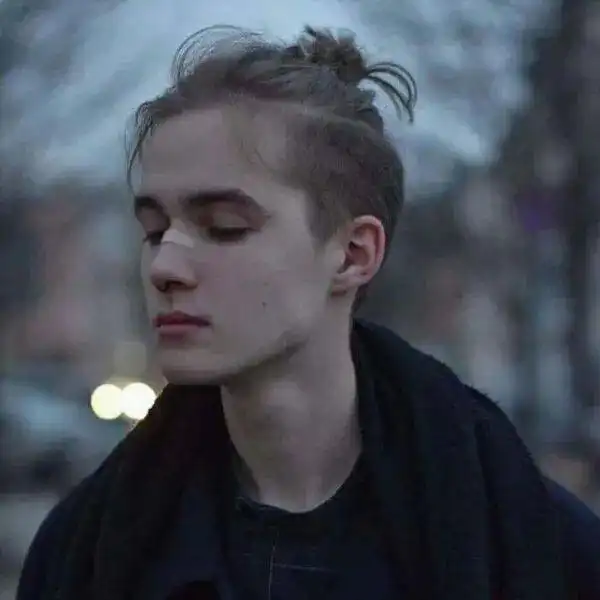 ins头像冬天真是个适合谈恋爱的季节
