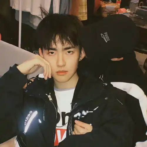 真人男头没错,是潮男
