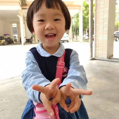 小男孩和小女孩一起玩的游戏
