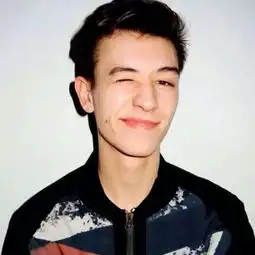 这个男的叫什么
