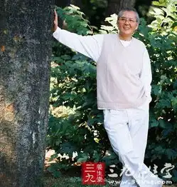 老年人养生慎用放大镜
