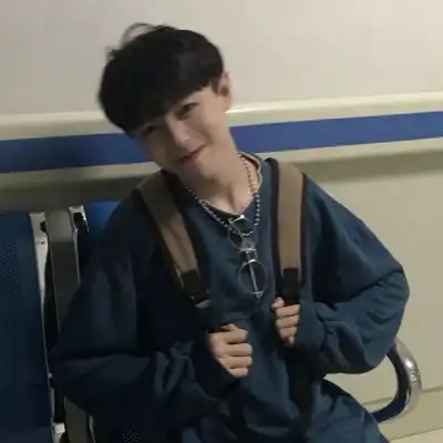 高清很酷的个性帅气男生头像图片
