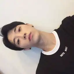 这个男的叫什么名字,有微博吗
