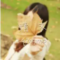 远处的天空拥吻了海
