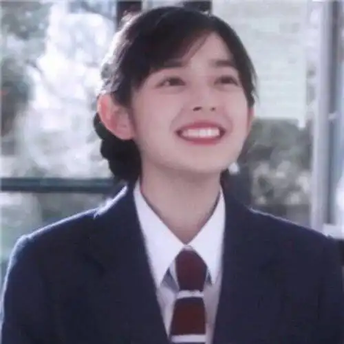 50张女生头像丨生活不易,猪猪叹气
