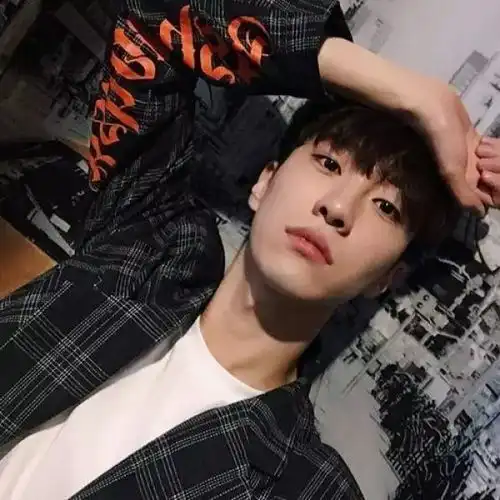 不要油头适合亚洲男生的两款秋冬发型你选哪个
