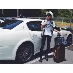 各路豪车应有尽有95后小日本晒车库叫板王思聪搜狐汽车搜狐网
