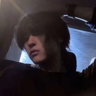 很酷的男生头像真人我的英雄梦就是赶走所有孤独
