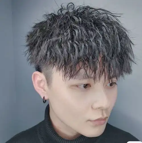 男士发型新风尚两侧铲短头顶锡纸烫纹理烫与短寸头
