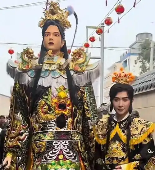 男网红为博眼球真人cos福建游神赵世子惹众怒,被骂上热搜
