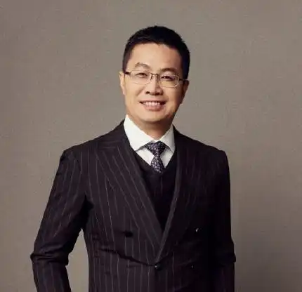 雷军卢伟冰常程同时换头像,可能要搞大事情,网友调侃要道了吗
