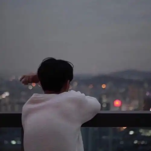 最新男头像因为喜欢,可迎万难
