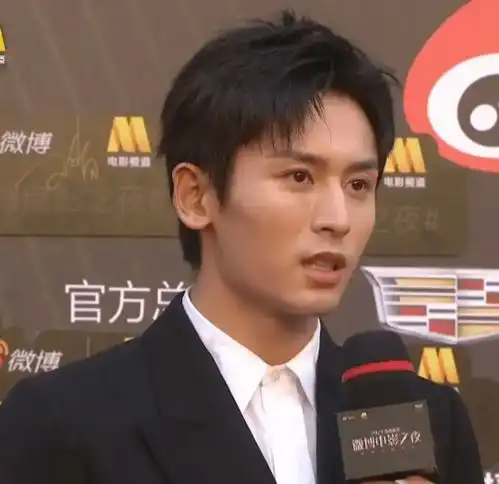 这届大型红毯,男明星们是竞相比丑来了吧