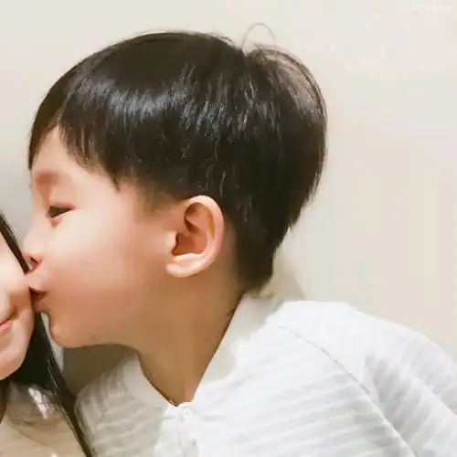当我开心的时候,一定会对你笑,当我不开心的时候,我就什么都不说hide
