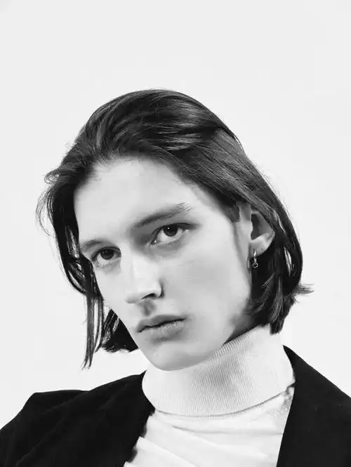 arturvarkovastov雌雄莫辨,似希腊雕像又如古典油画
