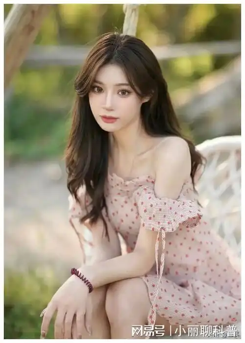 男子跟女友同居,三个闺蜜死赖不走,一夫多妻太刺激
