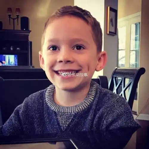 求一波假笑男孩原图
