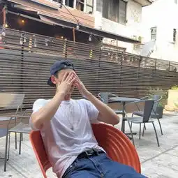 快手网红红色头像一组荧光红色系男生快手专用清晰头像
