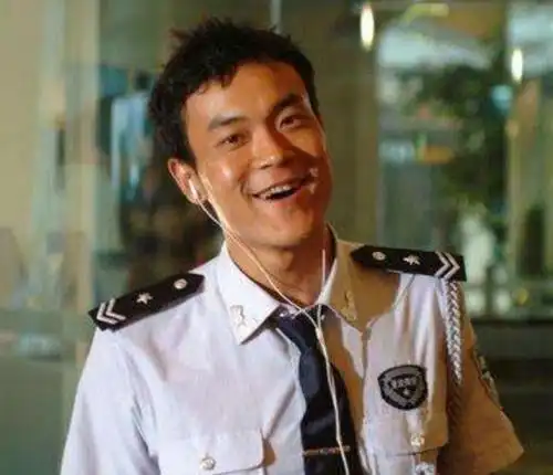 娱乐圈越老越帅的3位男星,人过中年风度翩翩,男人味十足
